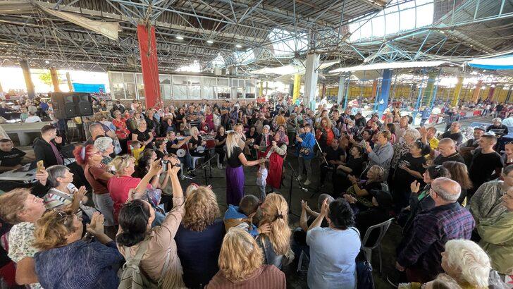 Edirne'de kadınların kurduğu ritim grubu pazaryerinde konser verdi G1