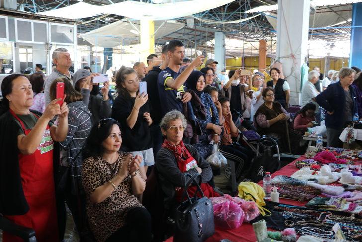 Edirne'de kadınların kurduğu ritim grubu pazaryerinde konser verdi G4