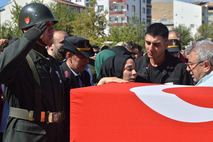 Vasiyetini anlattığı görüntüler yürekleri dağlamıştı! Şehit Astsubay Yusuf Ataş son yolculuğuna uğurlandı "Kız çocuğunu bulmuşlar" G2
