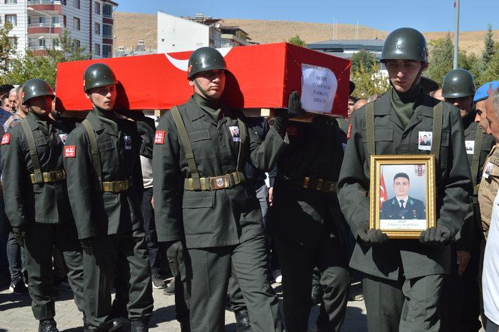 Vasiyetini anlattığı görüntüler yürekleri dağlamıştı! Şehit Astsubay Yusuf Ataş son yolculuğuna uğurlandı "Kız çocuğunu bulmuşlar" G3
