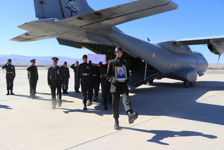 Şehit Astsubay Yusuf Ataş memleketi Elazığ'da son yolculuğuna uğurlandı G4