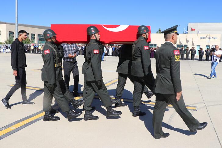 Şehit Astsubay Yusuf Ataş memleketi Elazığ'da son yolculuğuna uğurlandı G5