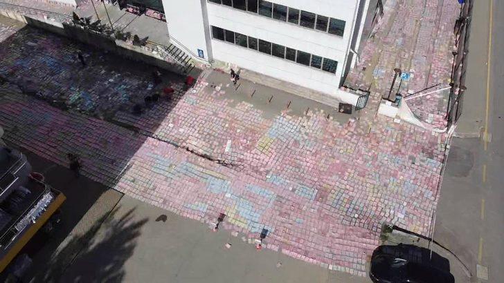 Bartın'daki selde ıslanan SGK arşivindeki dosyalar kurum bahçesinde kurutuluyor G5