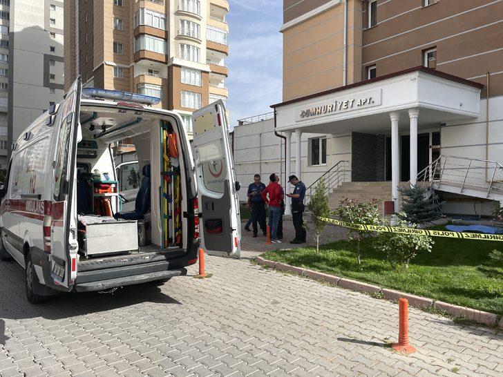 Kayseri'de 11. kattan düşen kadın öldü