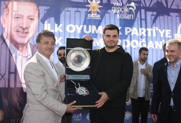 Van'da "İlk Oyum Erdoğan'a, İlk Oyum AK Parti'ye Gençlik Buluşması" düzenlendi G3