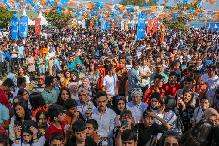 Van'da "İlk Oyum Erdoğan'a, İlk Oyum AK Parti'ye Gençlik Buluşması" düzenlendi G5