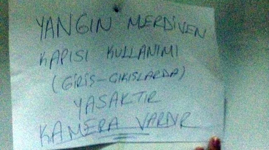 Yurtlarda kalan &ouml;ğrenciler anlatıyor: Yangın merdivenleri kilitli, dikenli telle sarılı