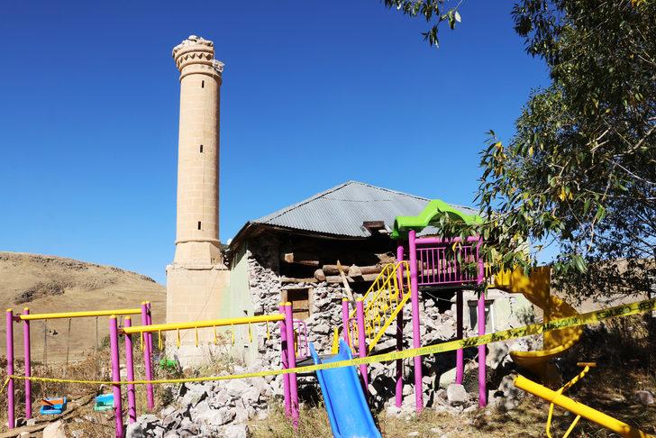 İçişleri Bakanı Soylu, Ardahan'da depremden etkilenen köylerde inceleme yaptı: G2