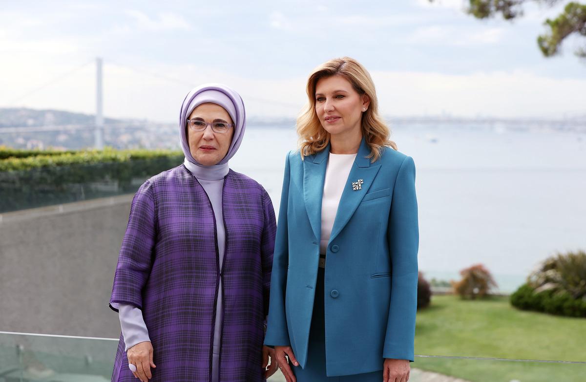 Emine Erdoğan, Ukrayna Devlet Başkanı'nın eşi Zelenska'yı İstanbul'da ağırladı:
