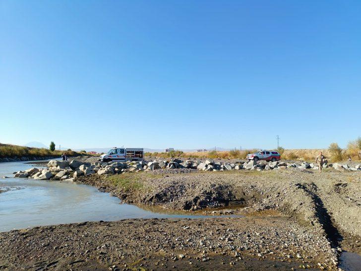 Ağrı'da dereye giren iki kardeş boğuldu G2