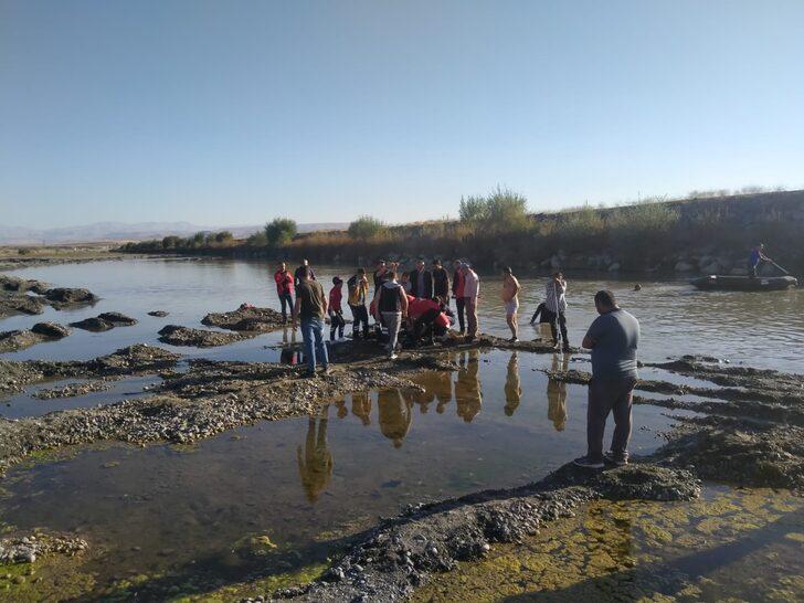 Ağrı'da dereye giren iki kardeş boğuldu G3