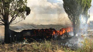 GÜNCELLEME - Kütahya'da mobilya mağazası deposunda çıkan yangın söndürüldü