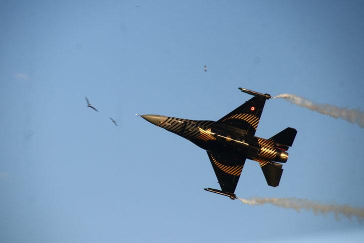 SOLOTÜRK, Tekirdağ'da gösteri uçuşu yaptı G4