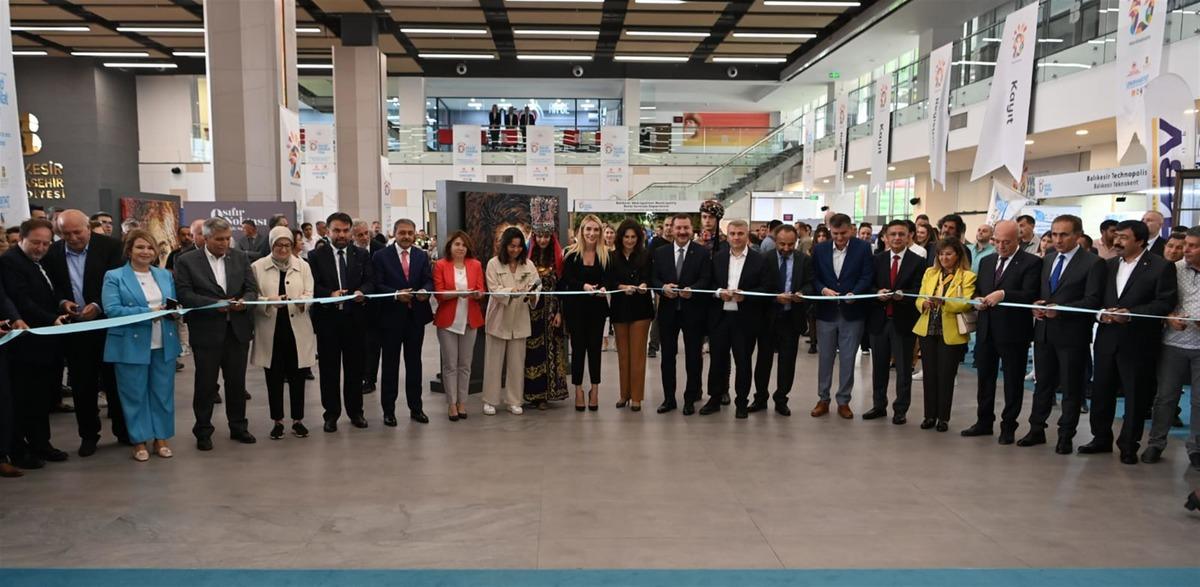 Balıkesir'de atıklardan oluşan "Sıfır Noktası" sergisi a&ccedil;ıldı