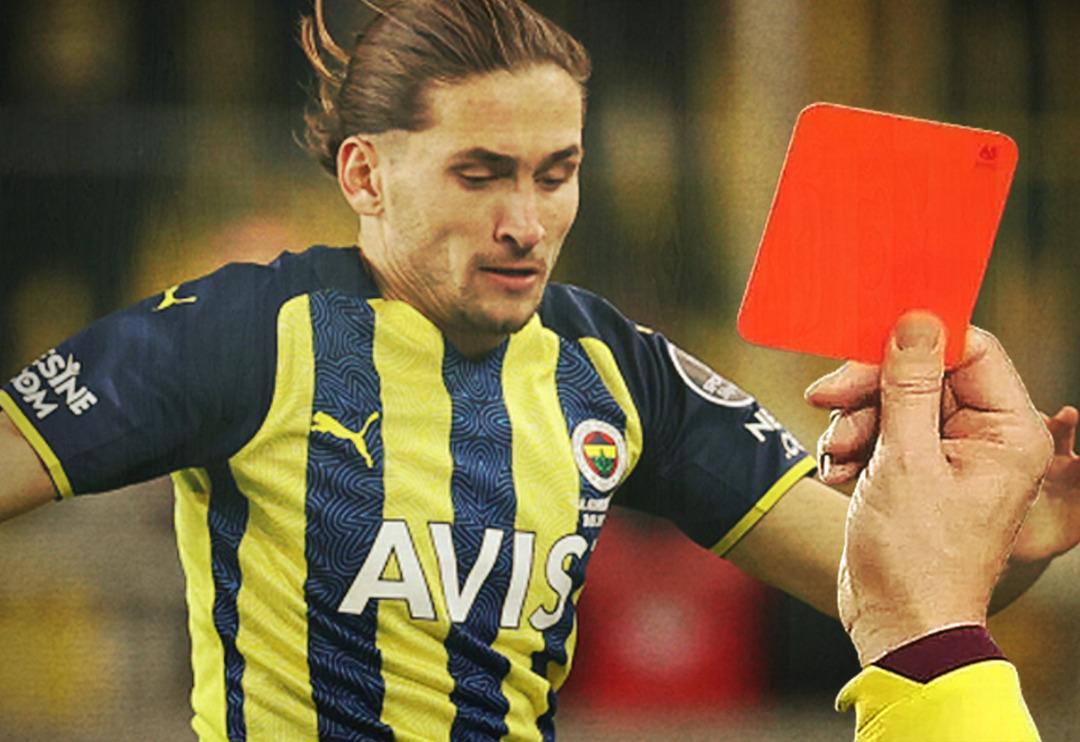 Beşiktaş Fenerbah&ccedil;e ma&ccedil;ında Crespo'dan olay hareket! Taraftar ayaklandı