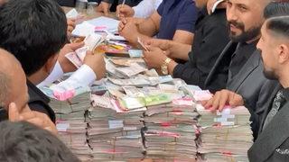 Saya saya bitiremediler, saatler sürdü! Aşiret düğününde takılan para dudak uçuklattı