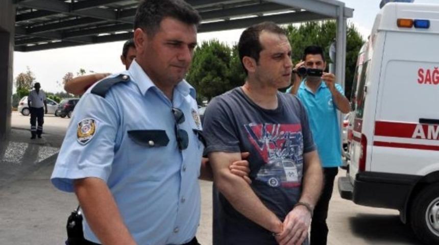 Erkek hemşire, müdürünü falçata ile yaraladı