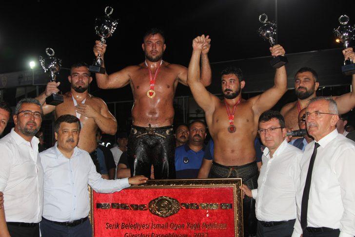 Serik İsmail Ogan Yağlı Pehlivan Güreşleri başpehlivanı Osman Aynur oldu G1