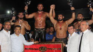 Serik İsmail Ogan Yağlı Pehlivan Güreşleri başpehlivanı Osman Aynur oldu