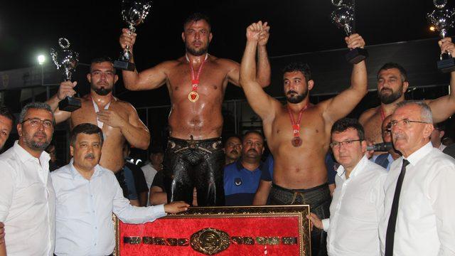 Serik İsmail Ogan Yağlı Pehlivan Güreşleri başpehlivanı Osman Aynur oldu