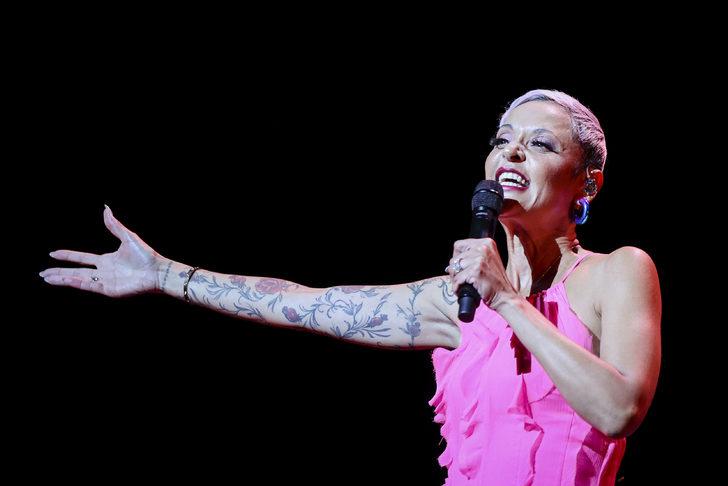 Fado'nun usta ismi Mariza, AKM'de konser verdi G1