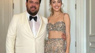 Kadınlarla yakalanmıştı! Eser Yenenler'in parti evine karısı Berfu Yenenler balyozla girmiş