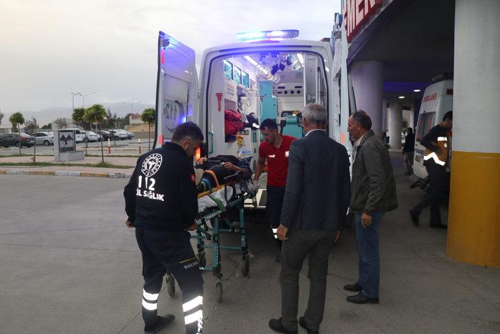 Erzincan'da midibüsün devrilmesi sonucu 21 kişi yaralandı G1