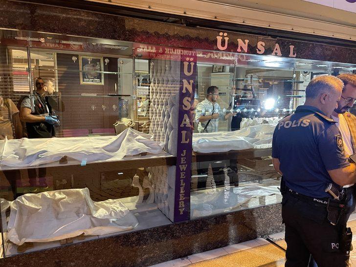İzmir'de kuyumcu soyuldu G4