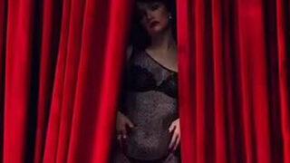 House of the Dragon'un yıldızı Olivia Cooke Rihanna'nın markası için çok cesur