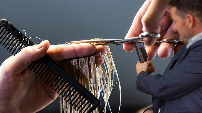 Kayseri'de kuaförde iğrenç olay! Şeytanın bile aklına gelmez: 'Kıyafetlerin uygun değil' dedi sonra ise...