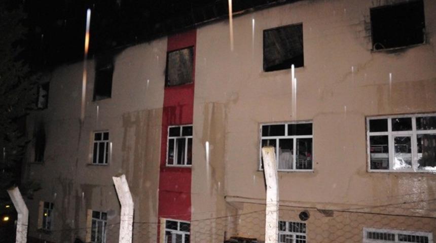 Adana'da yurt yangını facia ile sonu&ccedil;landı