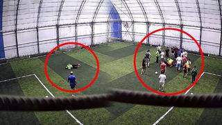 Halı sahadaki ölüm kamerada! Bir anda yere yığıldı, arkadaşları hemen yanına koştu ama...