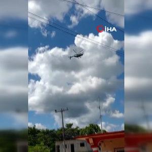 Meksika'da korkunç olay! Askeri helikopterin düşme anı kamerada