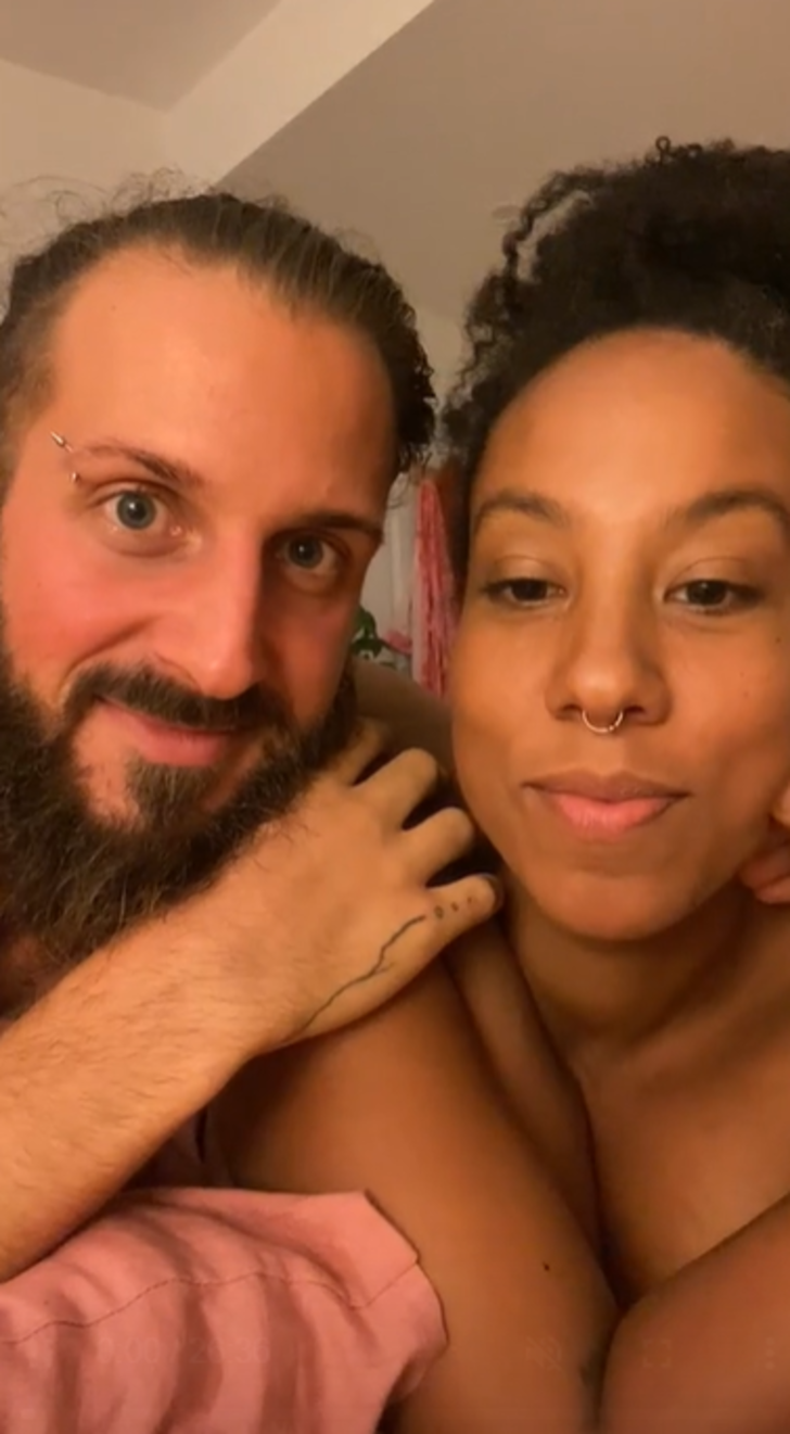 Eşi, sevgilisi ve çocuklarıyla aynı evde yaşadığını itiraf eden kadına sosyal medyadan tepki yağdı! “İki baba çok iyi anlaşıyor” G3