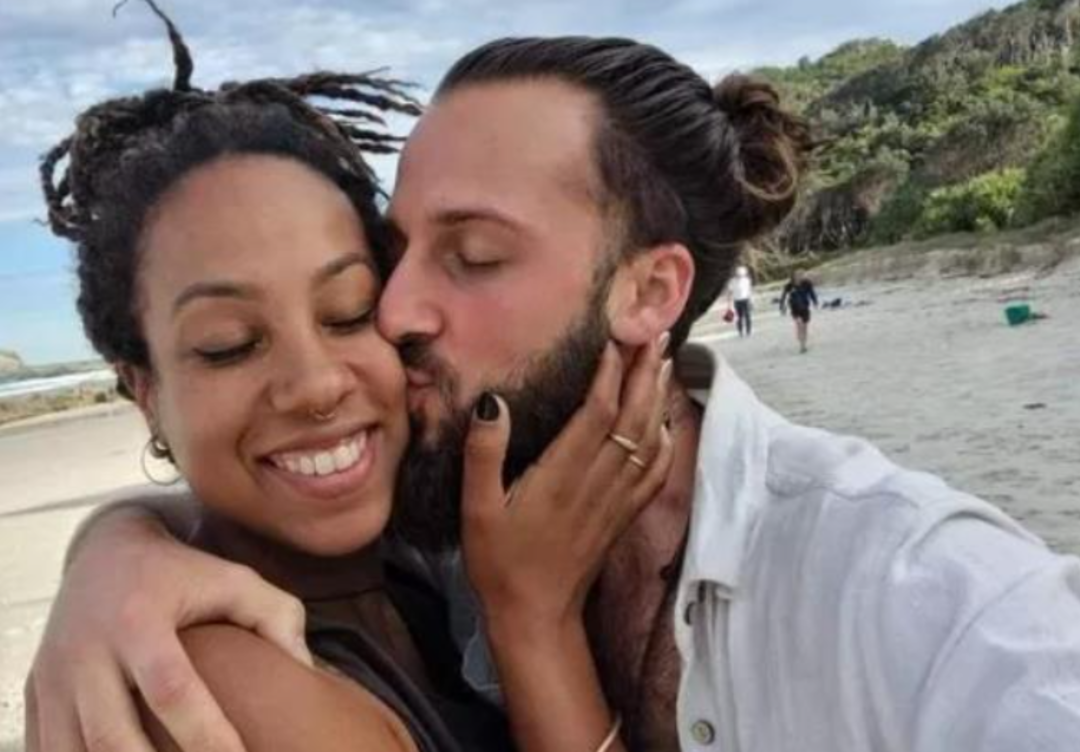 Eşi, sevgilisi ve &ccedil;ocuklarıyla aynı evde yaşadığını itiraf eden kadına sosyal medyadan tepki yağdı! &ldquo;İki baba &ccedil;ok iyi anlaşıyor&rdquo;