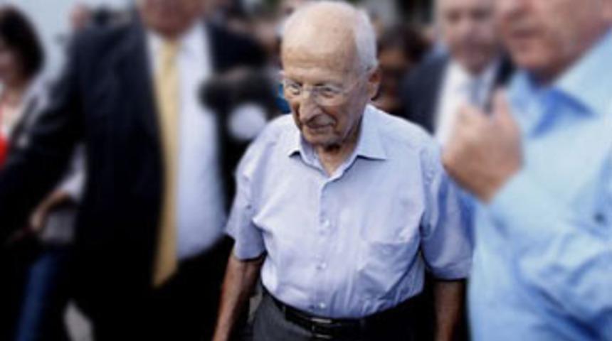 Evren: Bırakın öleyim