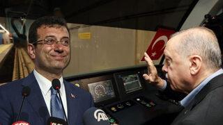 Erdoğan ile İmamoğlu arasındaki 'metro' polemiği sonrası İBB'den dikkat çeken hamle! İstasyon girişine asılan tabela olay oldu