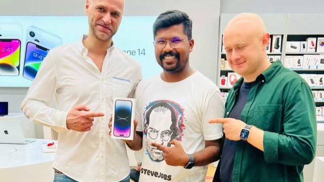 Hayranlığın bu kadarı! iPhone 14'ü satın alabilmek için binlerce kilometre gitti