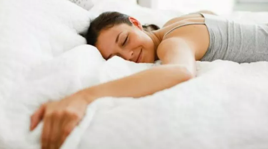 Uykusuzluk problemi &ccedil;ekenler buraya! Bu sprey ile 5 dakika i&ccedil;erisinde uyuyabilirsiniz