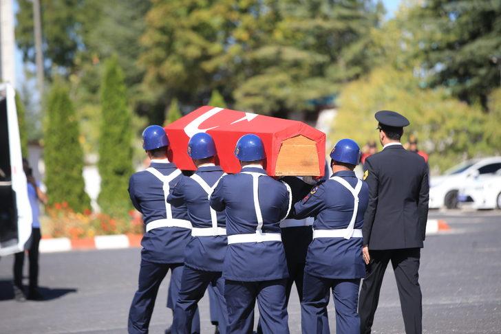 GÜNCELLEME - Kırklareli'nde trafik kazasında şehit olan uzman çavuşun cenazesi törenle memleketine uğurlandı G4