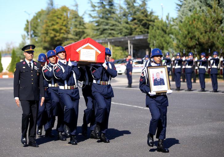 GÜNCELLEME - Kırklareli'nde trafik kazasında şehit olan uzman çavuşun cenazesi törenle memleketine uğurlandı G5