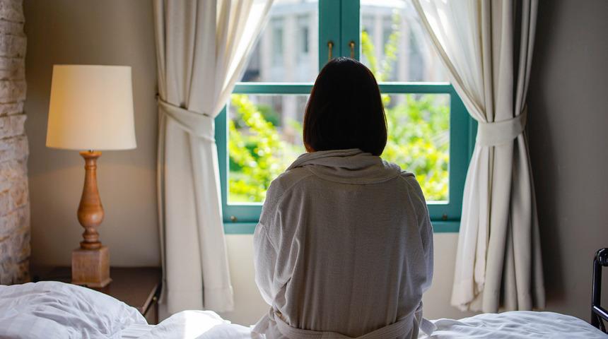 'Ev sahibi terörü!' Kiracısının yatağının yarısını başkasına kiraladı