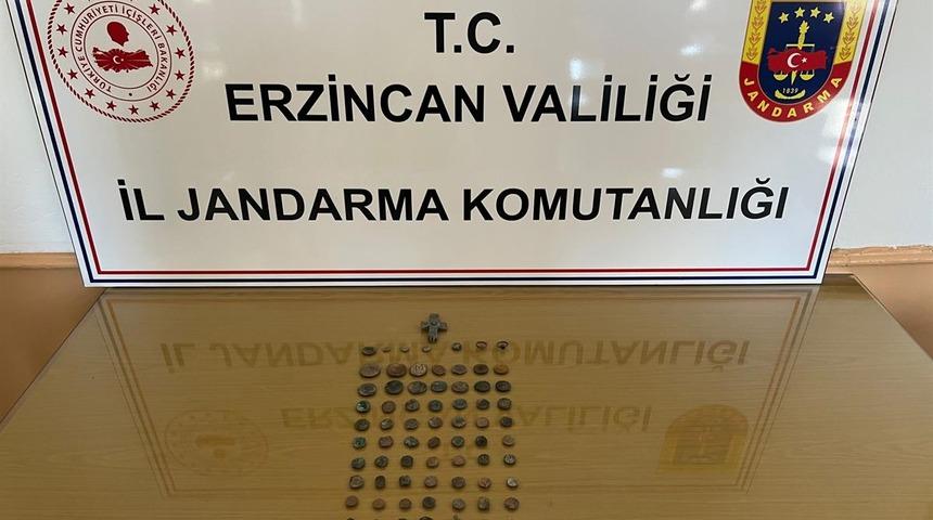 Erzincan'da 85 tarihi obje ve sikke ele geçirildi