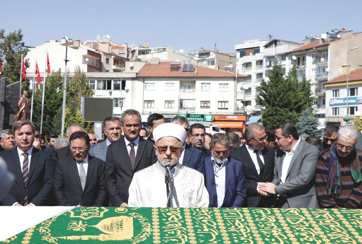 Milli Eğitim Bakanı Mahmut Özer, Kayseri'de cenaze törenine katıldı G1