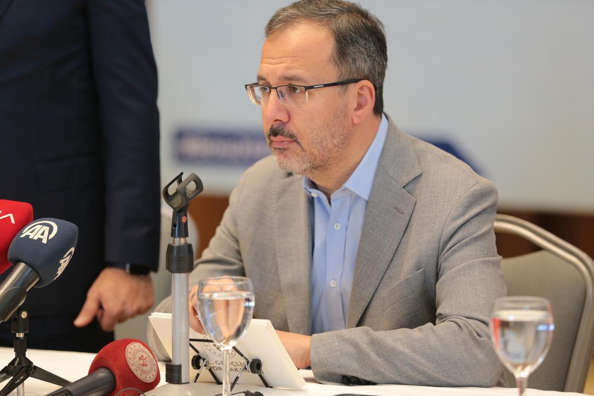 Bakan Kasapoğlu, Bolu'da "2023'e Doğru Şehir Buluşmaları" programında konuştu: