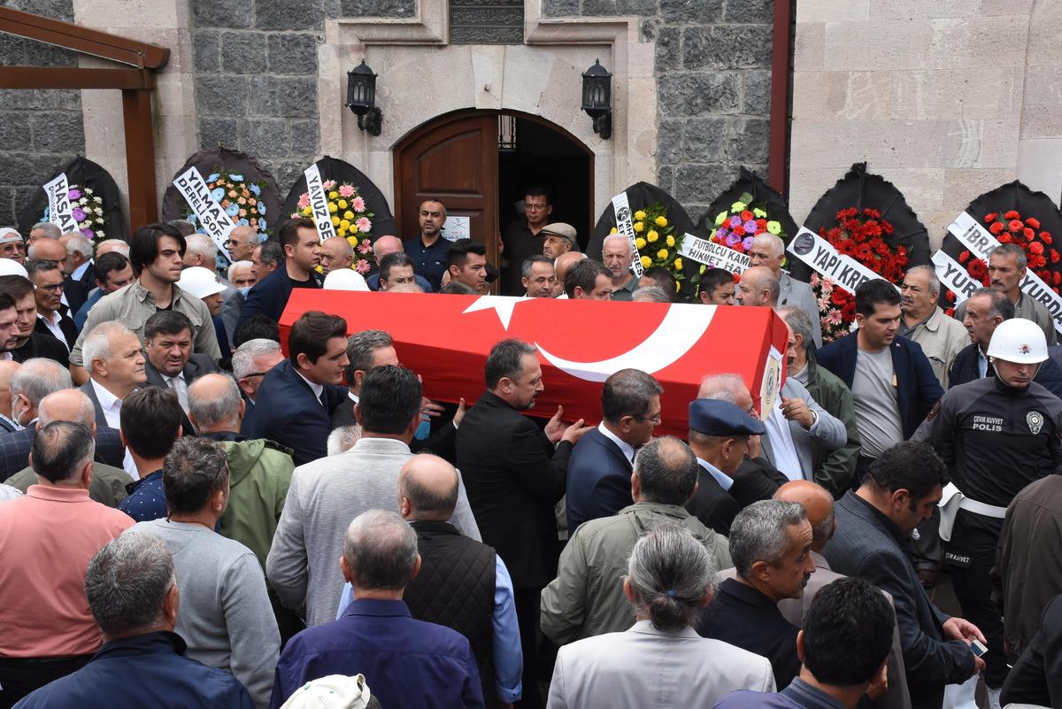 Vefat eden eski Giresun milletvekili Ergun &Ouml;zdemir son yolcuğuna uğurlandı