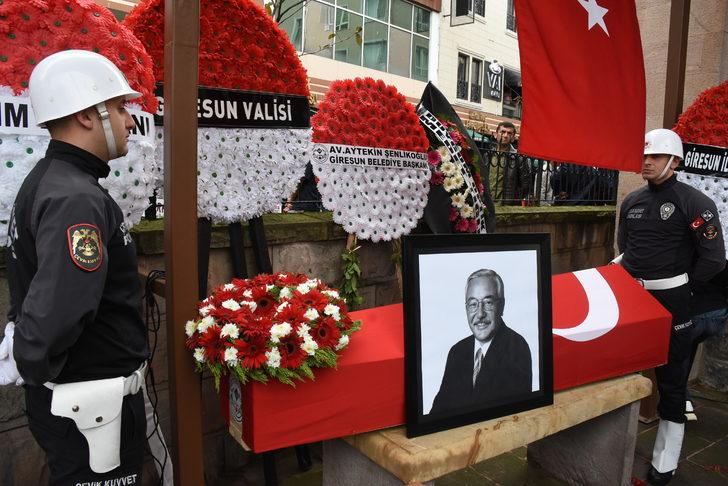 Vefat eden eski Giresun milletvekili Ergun Özdemir son yolcuğuna uğurlandı G2