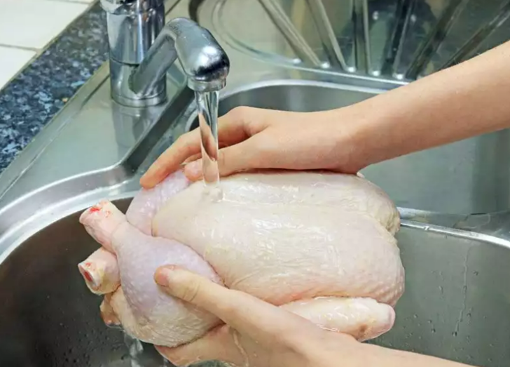 Pişirmeden önce kesinlikle yıkamamanız gereken yiyecekler! Yavaş yavaş zehirliyor, yemeğin tadını bozuyor G3