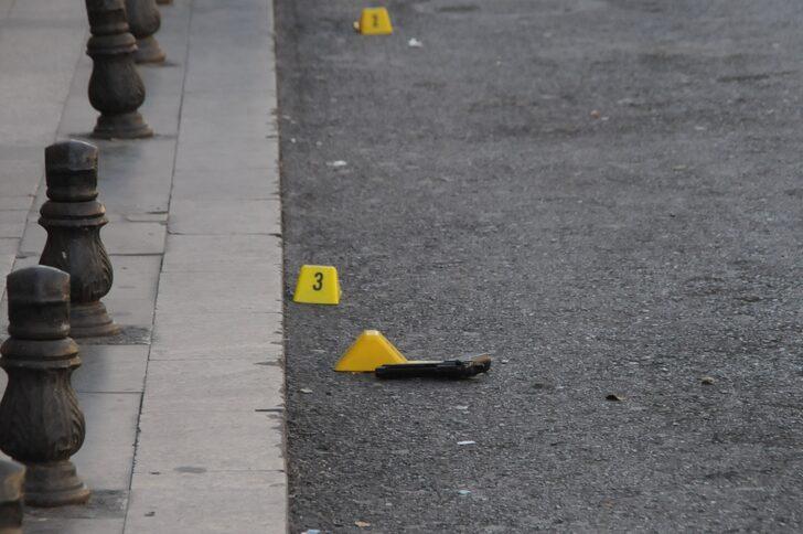 Beyoğlu'nda bir büfeye silahla ateş eden şüpheli gözaltına alındı G1