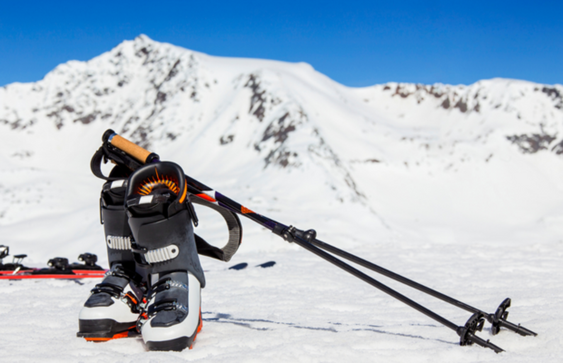 Kış tatili tutkunları için vazgeçilmez en iyi kayak ayakkabıları ve markaları